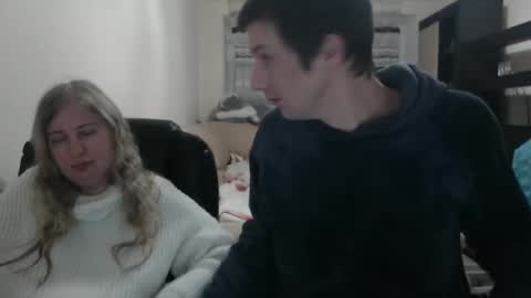Snapshot of jenisandpeter chatting on February 27, 8:42 pm JenisAndPeter online show from February 27, 8:42 pm