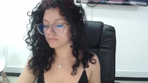 jenn online show from December 18, 6:03 pm