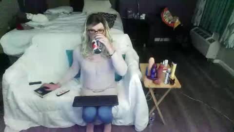 Jenna Cross online show from November 16, 10:56 pm