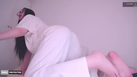 Snapshot of jennieyogi chatting on October 12, 10:52 am jennieyogi online show from October 12, 10:52 am