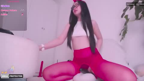 jennieyogi online show from December 21, 1:06 pm