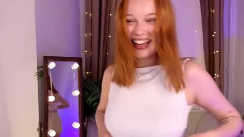 Snapshot of jennifer_shy_ chatting on October 16, 1:55 pm Jennifer online show from October 16, 1:55 pm