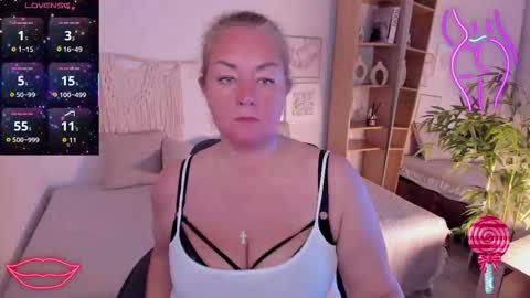 Jennifer online show from November 14, 2:30 pm