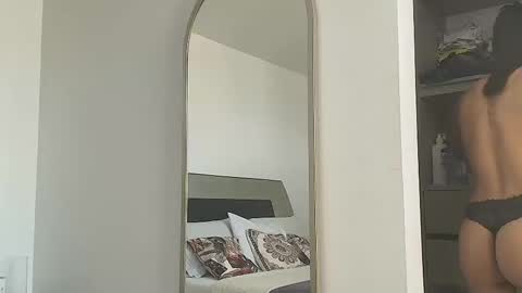 Jenn online show from November 21, 6:39 pm