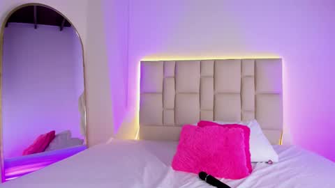 jenny__lawrence online show from September 19, 2:05 am