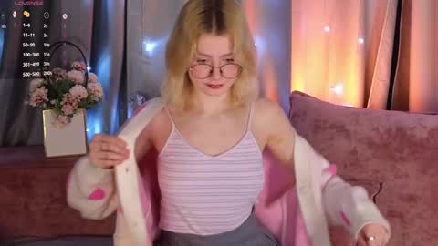 Snapshot of jenny_bunny_ chatting on February 17, 1:36 am jenny_bunny_ online show from February 17, 1:36 am