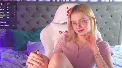 Snapshot of jenny_bunny_ chatting on February 27, 7:51 am jenny_bunny_ online show from February 27, 7:51 am