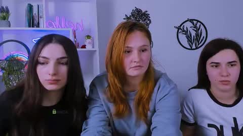 jenny_donne online show from February 18, 1:00 pm