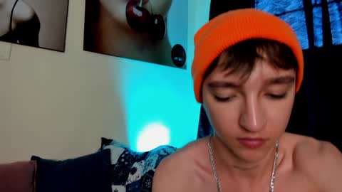 jero independent model online show from December 18, 7:30 pm