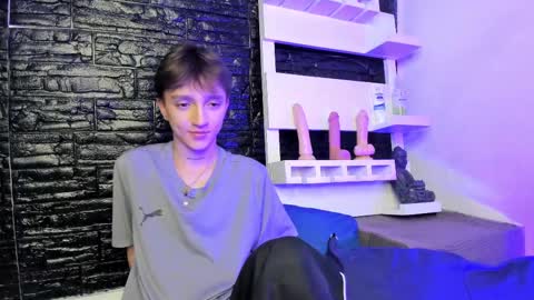 jero independent model online show from February 20, 6:17 am