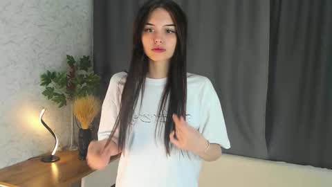 Snapshot of jerricaezelle chatting on October 6, 4:30 am Keira online show from October 6, 4:30 am
