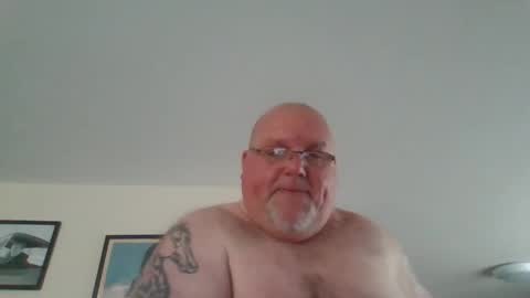 Snapshot of jerseyhammer01 chatting on February 10, 9:25 am Harry online show from February 10, 9:25 am