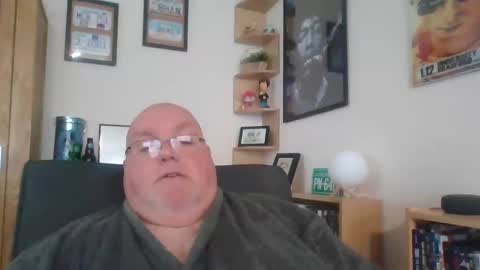 Snapshot of jerseyhammer01 chatting on February 21, 8:40 am Harry online show from February 21, 8:40 am