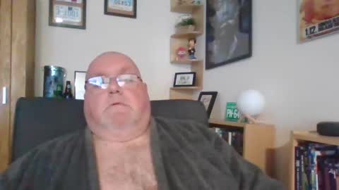 Snapshot of jerseyhammer01 chatting on February 19, 8:33 am Harry online show from February 19, 8:33 am