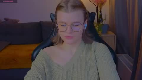  JessieVibes online show from April 3, 1:40 pm