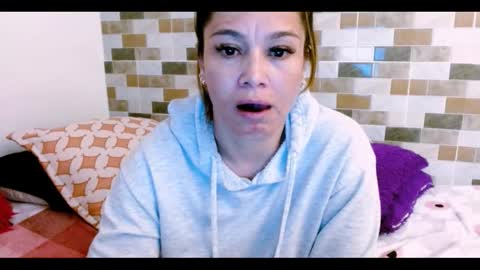 Snapshot of jessi_robertss chatting on October 16, 12:10 am jessica online show from October 16, 12:10 am