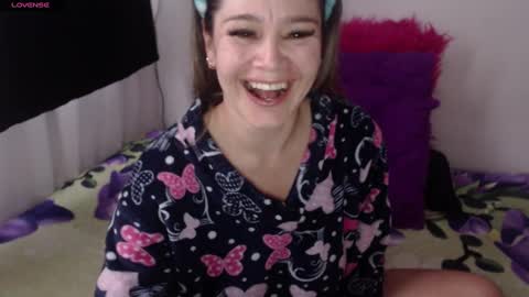 Snapshot of jessi_robertss chatting on February 4, 8:06 pm jessica online show from February 4, 8:06 pm