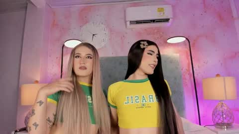 JESSI AND NAOMI online show from March 14, 4:05 am