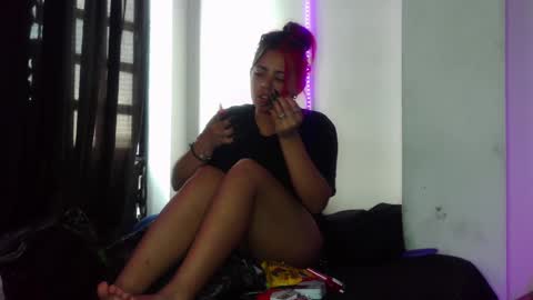 Snapshot of jessie_wild chatting on February 2, 7:35 pm jessie_wild online show from February 2, 7:35 pm