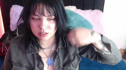 Snapshot of jessie_wild chatting on October 22, 3:21 am jessie_wild online show from October 22, 3:21 am