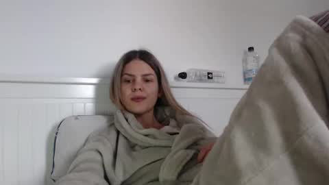Snapshot of jessiexryan chatting on October 19, 5:34 am jessieryan online show from October 19, 5:34 am