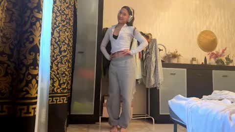 Lynn online show from November 12, 7:43 am