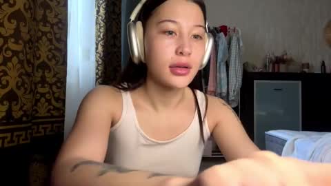 Lynn online show from November 19, 8:02 am