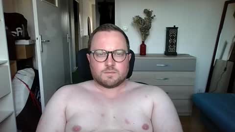 jeuneloup92 online show from September 8, 5:56 pm