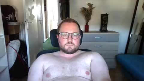 jeuneloup92 online show from September 18, 4:22 pm