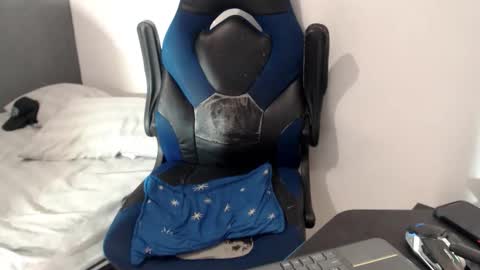 jey_foxx online show from April 7, 12:01 am