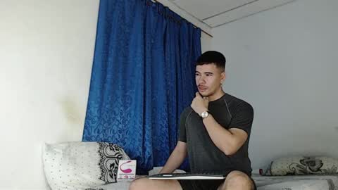 Snapshot of jeycob_happy97 chatting on January 24, 10:32 am Juan David online show from January 24, 10:32 am
