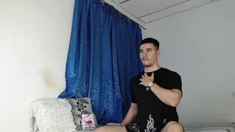 Snapshot of jeycob_happy97 chatting on February 7, 11:01 am Juan David online show from February 7, 11:01 am