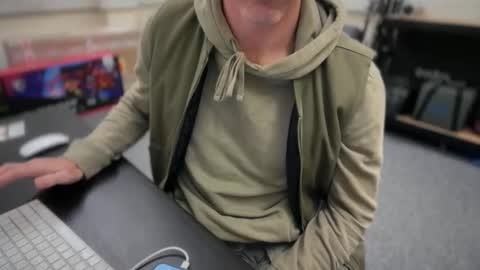 Snapshot of jgol519 chatting on October 20, 4:56 pm James online show from October 20, 4:56 pm