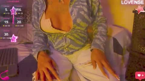 jhoanatrans22 online show from March 30, 9:15 pm