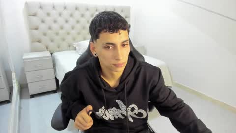 jhoanleandro online show from November 20, 4:44 am