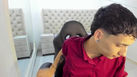 jhoanleandro online show from November 23, 5:05 am