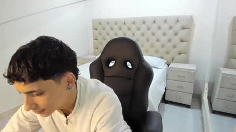 jhoanleandro online show from November 13, 4:48 am