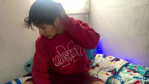 MODELO INDEPENDIENTE online show from February 18, 2:17 pm