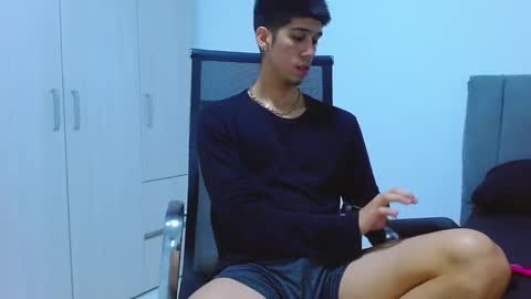 Snapshot of jhony_sex3 chatting on September 13, 7:33 am jhony_sex3 online show from September 13, 7:33 am