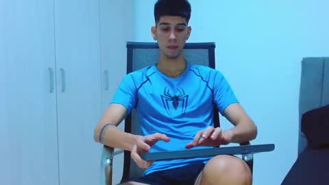 Snapshot of jhony_sex3 chatting on September 24, 4:30 am jhony_sex3 online show from September 24, 4:30 am