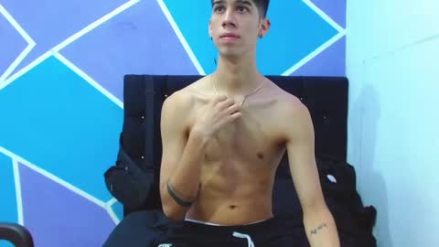 Snapshot of jhony_sex3 chatting on December 8, 8:36 pm jhony_sex3 online show from December 8, 8:36 pm