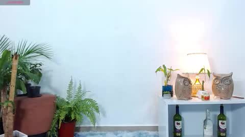 Jhuan Nhez online show from March 15, 7:02 am