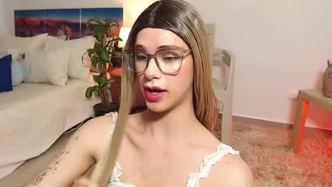 Snapshot of jhuan_cute chatting on October 18, 10:47 pm Jhuan Nhez online show from October 18, 10:47 pm