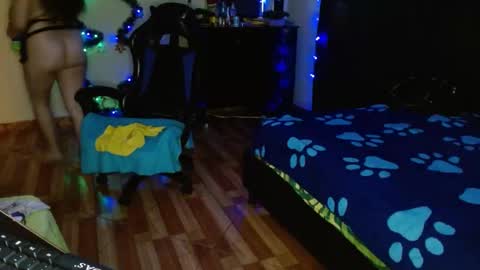Snapshot of jhulia_hill chatting on December 18, 10:24 pm Jhulia online show from December 18, 10:24 pm