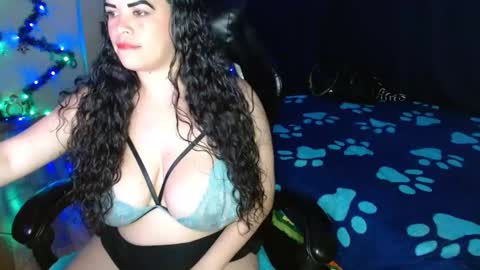 Snapshot of jhulia_hill chatting on December 20, 11:26 pm Jhulia online show from December 20, 11:26 pm