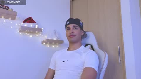 Snapshot of jimmy_leeh_ chatting on January 6, 10:47 pm Jimmy Leeh online show from January 6, 10:47 pm