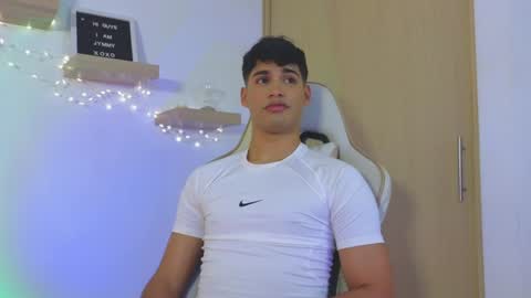 Snapshot of jimmy_leeh_ chatting on January 28, 9:50 pm Jimmy Leeh online show from January 28, 9:50 pm