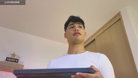 Snapshot of jimmy_leeh_ chatting on December 24, 12:00 am Jimmy Leeh online show from December 24, 12:00 am