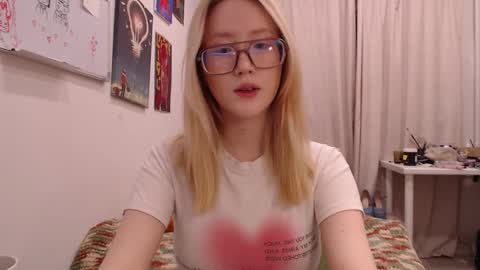 joan_kiss online show from December 4, 5:45 pm