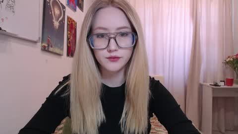 joan_kiss online show from April 15, 11:35 am